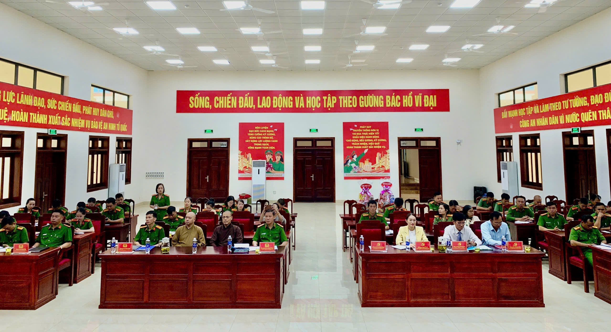 Quang cảnh buổi Hội nghị sinh hoạt